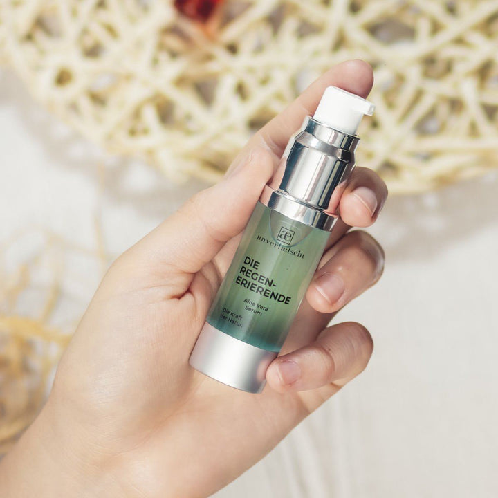 DIE REGENERIERENDE Aloe Vera Serum Intensive Feuchtigkeitspflege für strahlende Haut. 